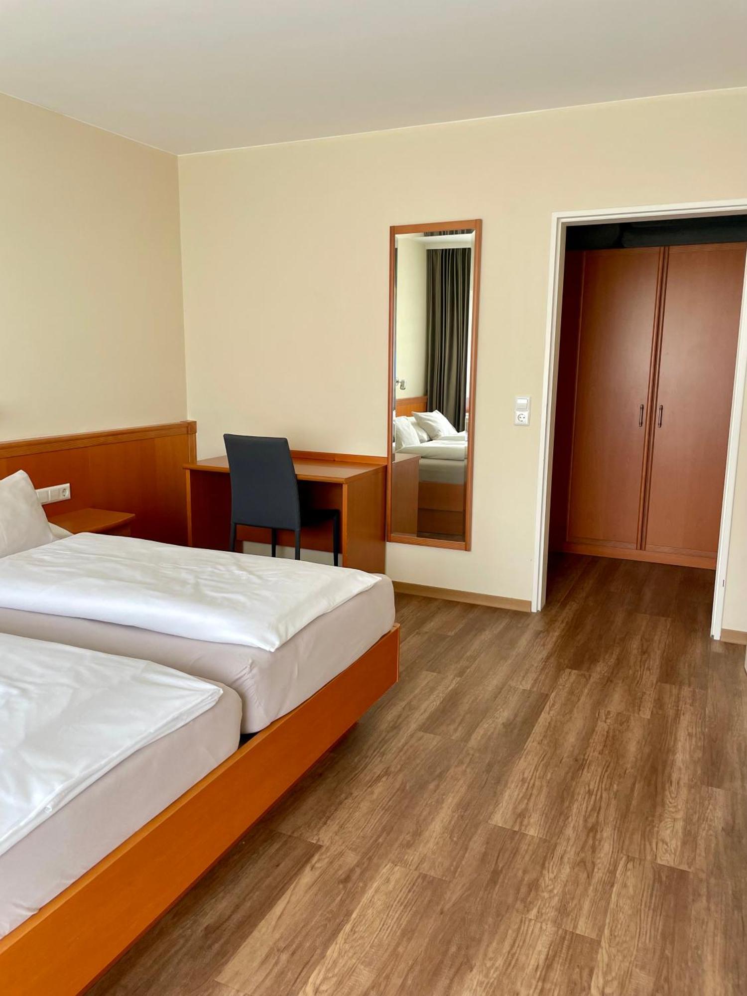 Hotel Gaestehaus Zuern Wasserburg Bagian luar foto
